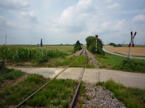 Bahn�bergang �ber einen Feldweg