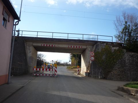 Br�cke �ber die Stra�e nach Schafhausen