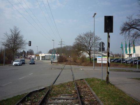 Bahn�berg�nge im Industriegebiet