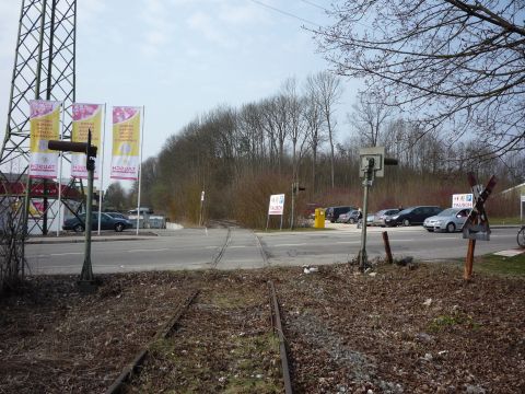 Bahn�berg�nge im Industriegebiet
