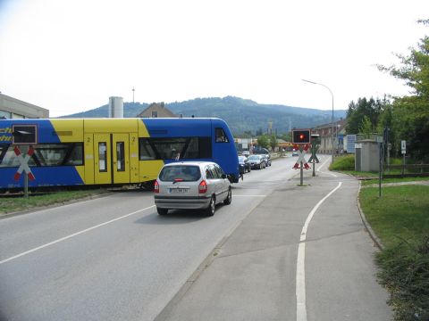 Bahn�bergang in Dotternhausen und Abzweig Umspannwerk