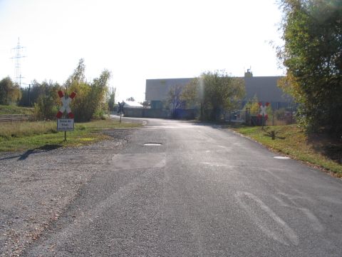 Bahn�bergang Firma Wochner