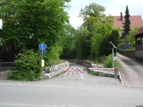 Bahn�bergang �ber die Hauptstra�e