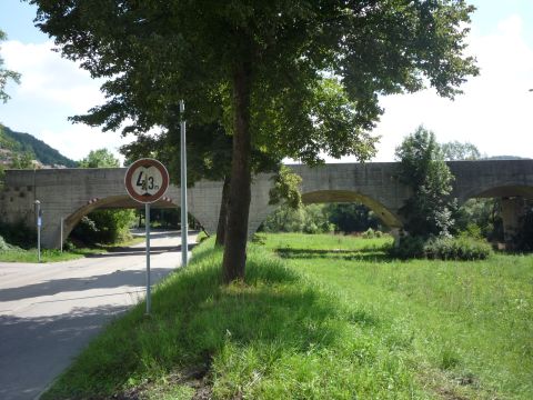 Br�cke �ber das Tal und die W�rzburger Stra�e