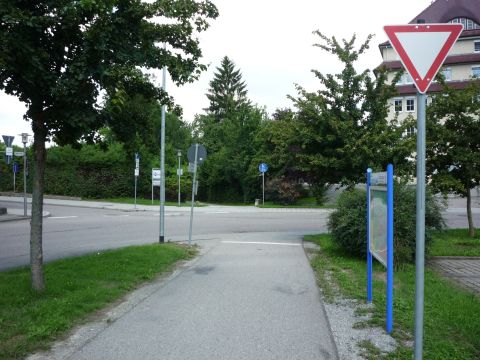 Bahn�bergang �ber die Bergstra�e