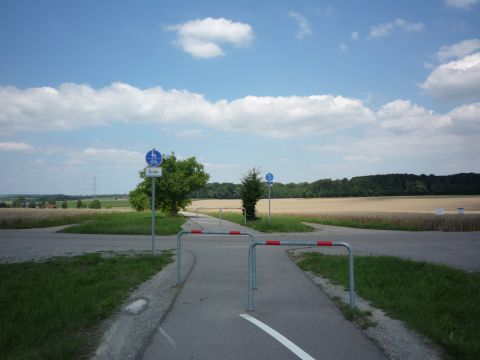 Bahn�bergang �ber einen Wirtschaftsweg