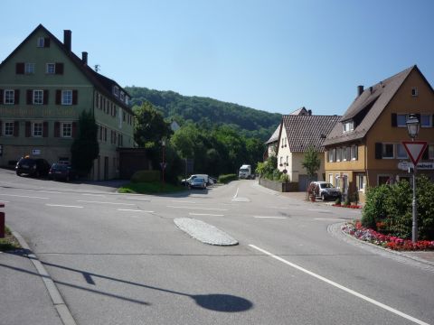 Bahn�bergang �ber die Neufelser Stra�e