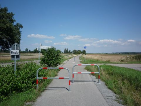 Bahn�bergang �ber einen Wirtschaftsweg