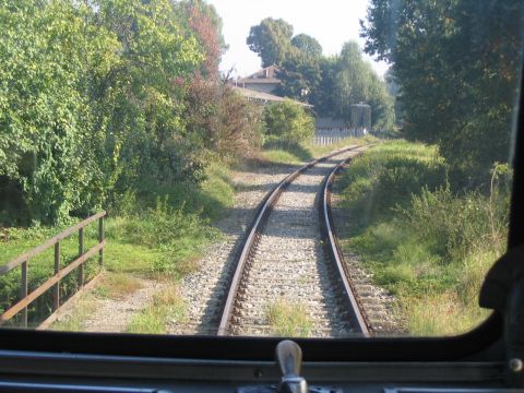 Grabenbr�cke vor dem Bahnhof Marktoffingen
