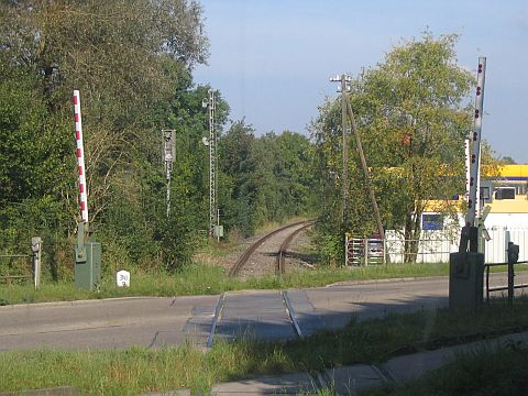 Bahn�bergang �ber die B 25