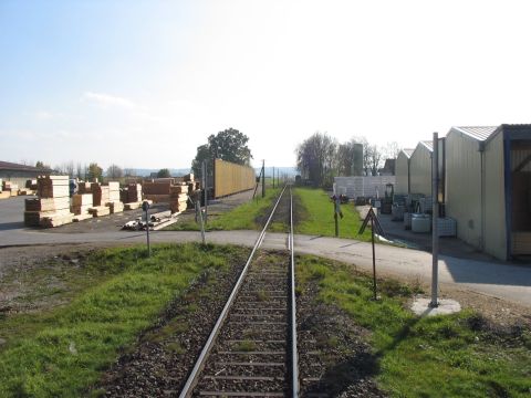 Bahn�bergang vor dem Bahnhof Asch-Leeder