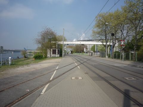 Zufahrt aus der Papierfabrik